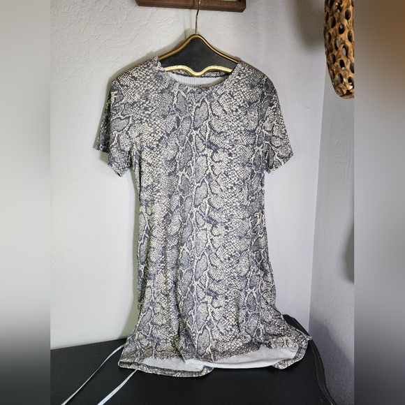 Crazy Train Snakeskin T Shirt Dress Size Medium - Picture 1 of 5